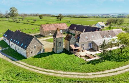 G&icirc;te n&deg;G61025 Courgeo&ucirc;t - Orne - photo