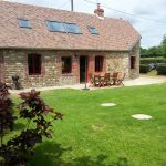 Jardin et terrasse. Terrain clos. Salon de jardin et barbecue